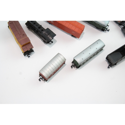 28 - Arnold Rapido N Gauge Loco & Wagon Job Lot