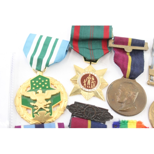 49 - Medals Inc Korea, American Merit Medal, National Service, Etc x 10