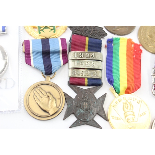 49 - Medals Inc Korea, American Merit Medal, National Service, Etc x 10