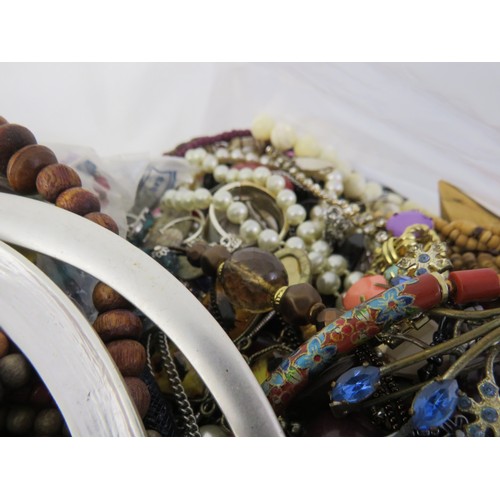 277 - 10kg bag of unsorted costume jewellery.