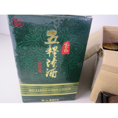 14 - Assortment of oriental ceramics including boxed examples