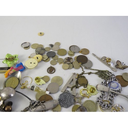 30 - Mixed lot of collectables including watches, silver plate, pen knives etc