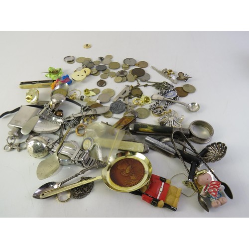 30 - Mixed lot of collectables including watches, silver plate, pen knives etc