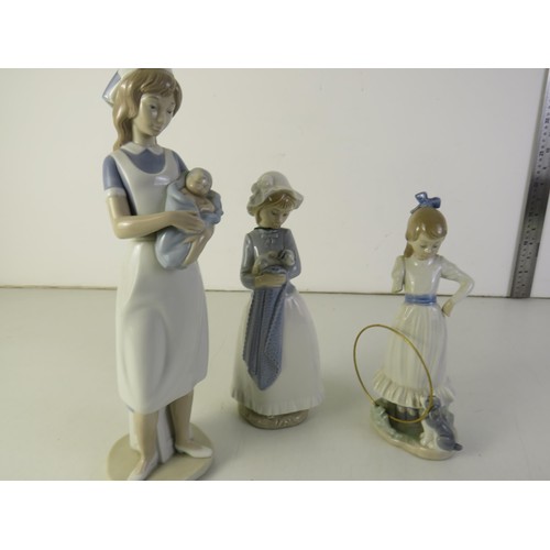 34 - Three nao figures