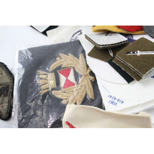 552 - Mixed Cloth Badges Inc Military, Navy, Army, RAF, Civil Defence, Etc