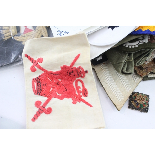 552 - Mixed Cloth Badges Inc Military, Navy, Army, RAF, Civil Defence, Etc