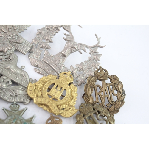 555 - Military Cap Badges Inc Black Watch, Dragoons, Royal Marines, Etc x 12