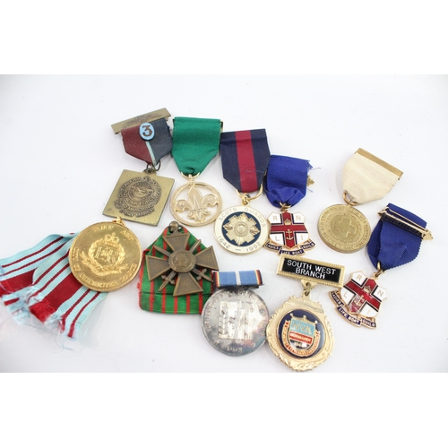 556 - Mixed Medals Inc WW1 French Croix De Guerre Red Cross Medal Etc