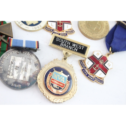 556 - Mixed Medals Inc WW1 French Croix De Guerre Red Cross Medal Etc
