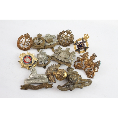 583 - Military Cap Badges Inc Yeomanry, Manchester Regt, Army Chaplin, Etc x 12