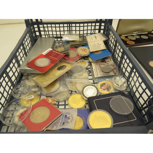 35 - Joblot of collectable / commemorative coinage