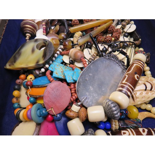 90 - Vintage leather case and jewellery.