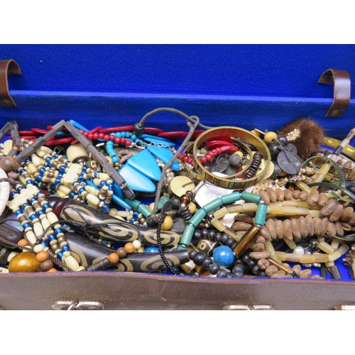 91 - Vintage leather case and jewellery.