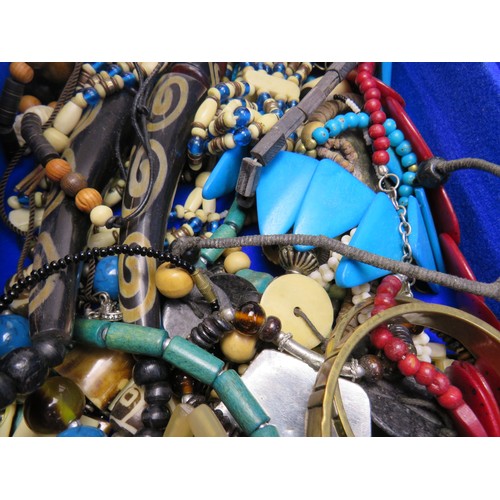 91 - Vintage leather case and jewellery.