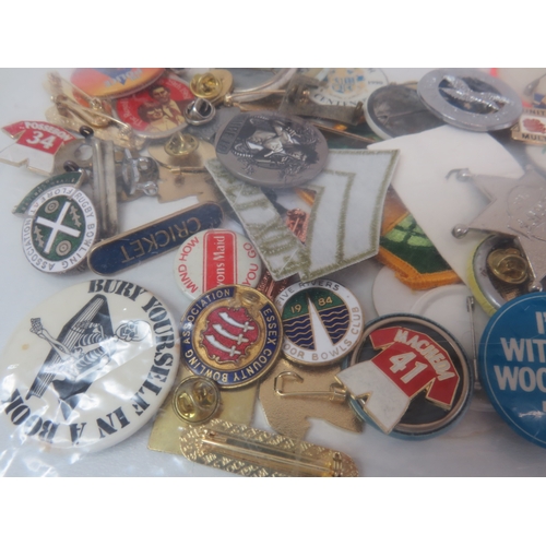27 - Approximately 100 Brooches, badges and patches