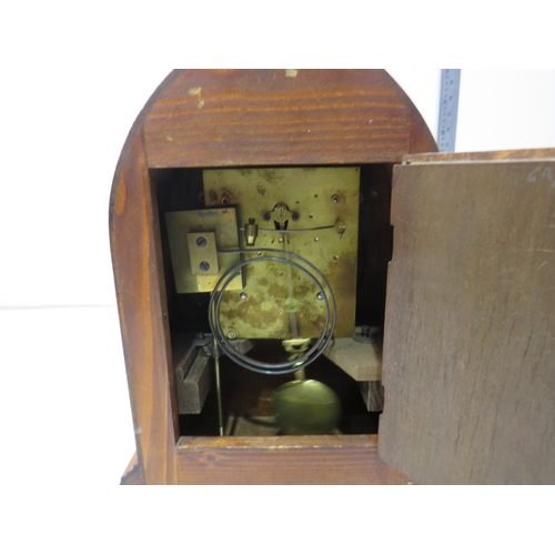 102 - Wooden mantle clock