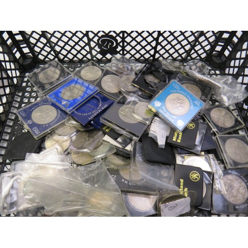 58 - Joblot of collectable/commemorative coinage