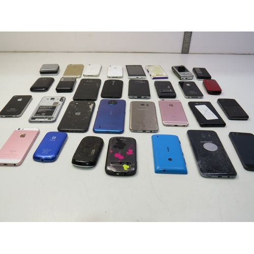 30 Assorted mobile phones to include iPhones, Samsung etc - untested
