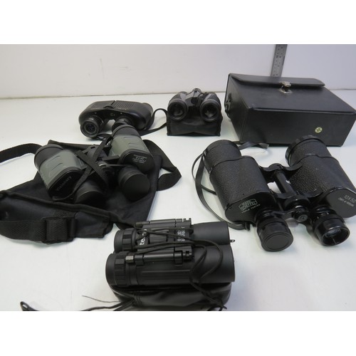 105 - Various pairs of vintage binoculars