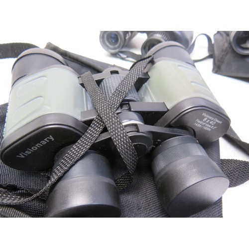 105 - Various pairs of vintage binoculars