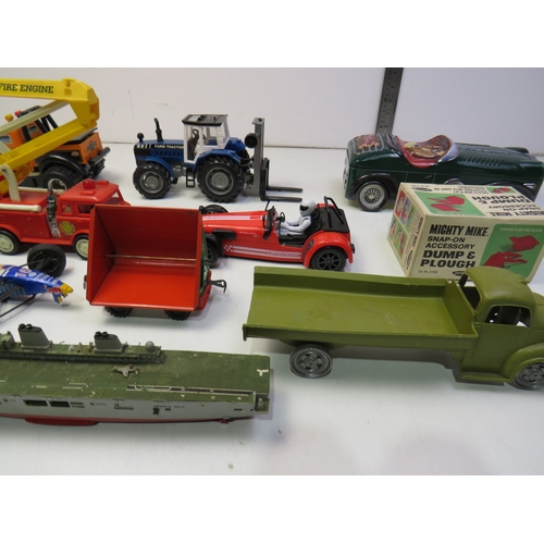 200 - Lot of diecast to include tractor, fire engine etc