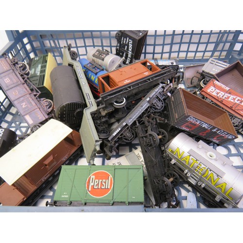 32 - Job lot of assorted model railway trains