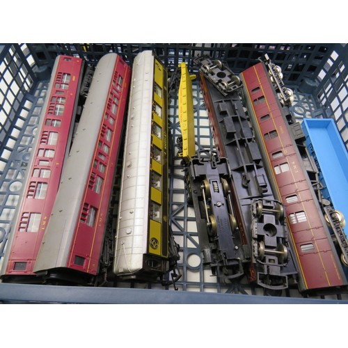 32 - Job lot of assorted model railway trains