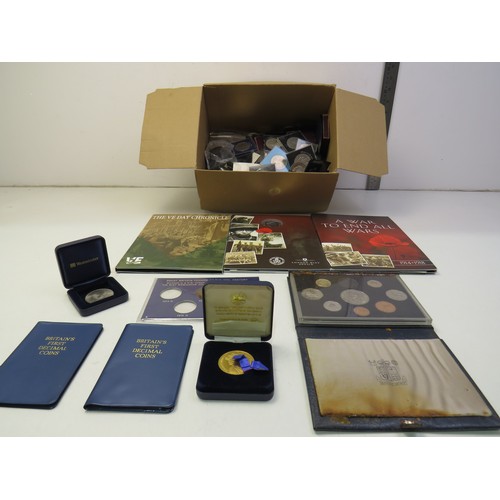 Job lot of assorted commemorative/collective coins