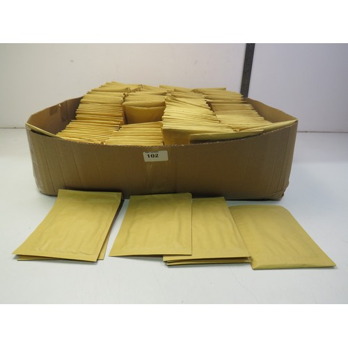 102 - 250 lightweight bubble envelopes