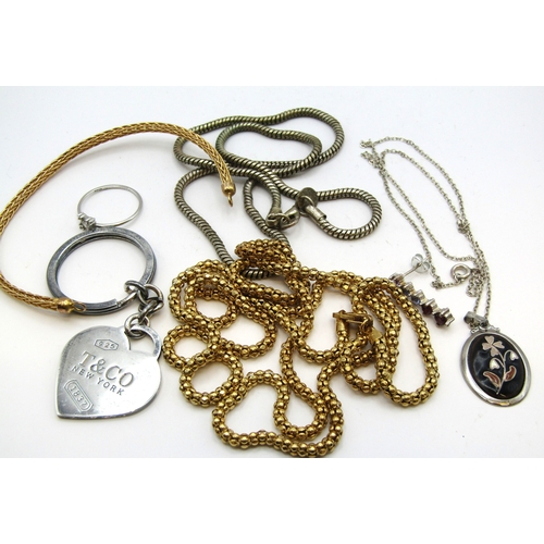 66 - Assorted silver hallmarked jewellery.