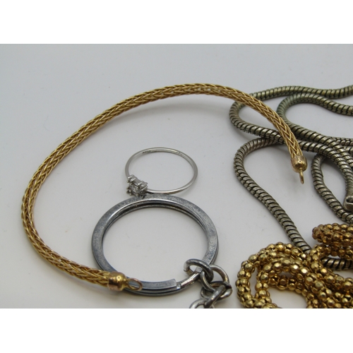 66 - Assorted silver hallmarked jewellery.