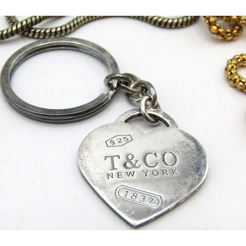 66 - Assorted silver hallmarked jewellery.