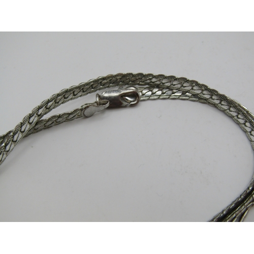 99 - Assorted silver jewellery.