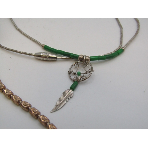 99 - Assorted silver jewellery.