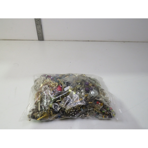 119 - Bag of costume and mixed jewellery