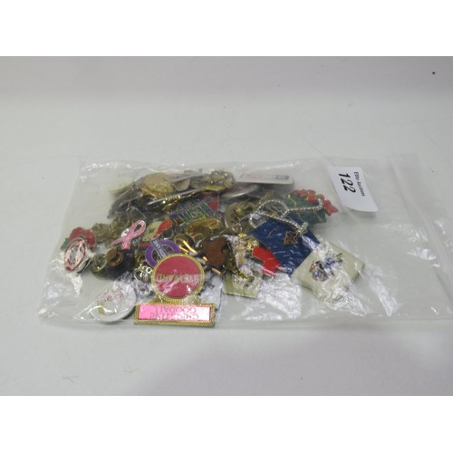 122 - Mixed pin bagdes