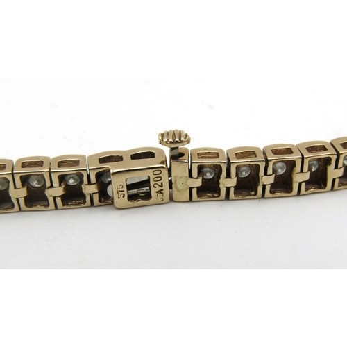 75B - A 9ct yellow gold tennis bracelet set with 2ct of Princess cut square Diamonds.
Weight 14.8g
Length ... 