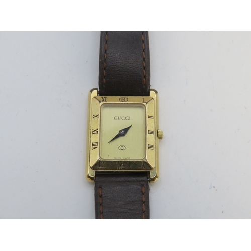 114 - Gucci watch with leather strap