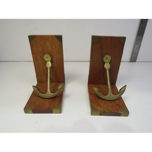 278E - A pair of nautical wood and brass ships anchor bookends.