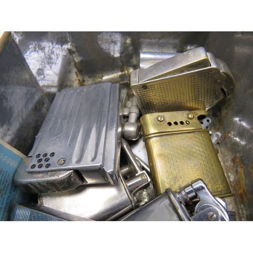 449A - Tin box with fifteen mixed lighters, Howitt, super, Parker Quercia