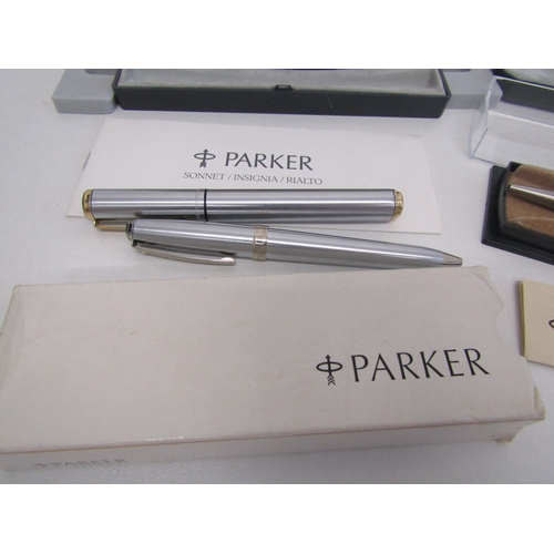 5 - A collection of assorted writing pens.