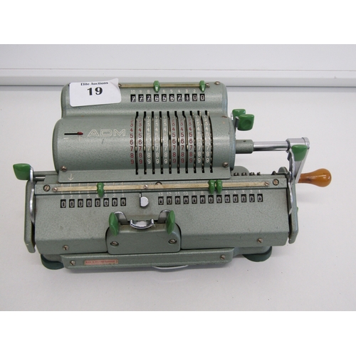 19 - Vintage 1960s Odhner mechanical pinwheel calulator.