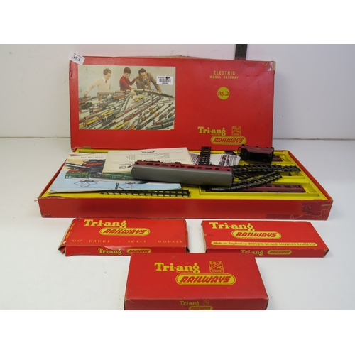 383 - Vintage Tri-ang railways sets