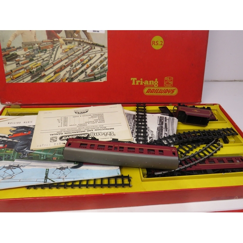 383 - Vintage Tri-ang railways sets