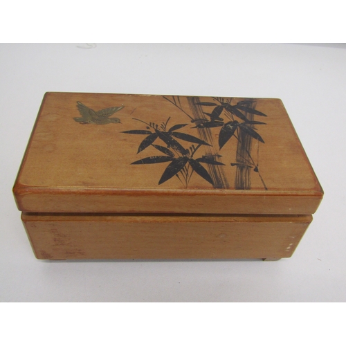 29 - Vintage musical jewellery box with jewellery.