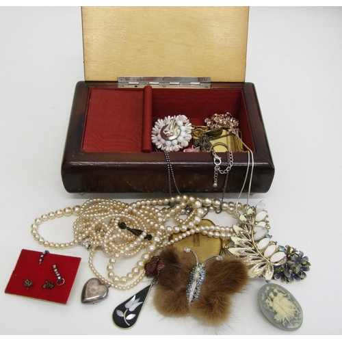 32 - Vintage musical jewellery box with jewellery including silver.