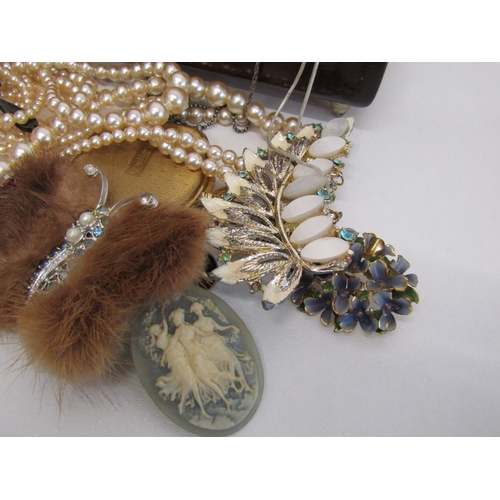 32 - Vintage musical jewellery box with jewellery including silver.