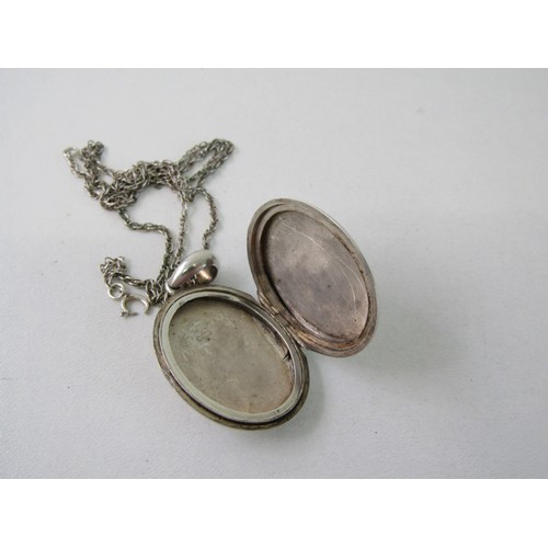 54 - Sterling Silver chain and locket 15 grams.