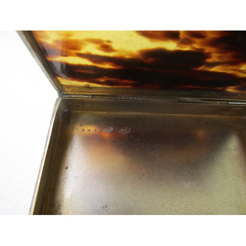 39 - Tortoiseshell snuff box with WW1 medal