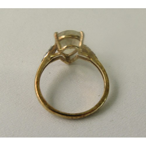 25 - 9ct Gold ring 2.6 grams